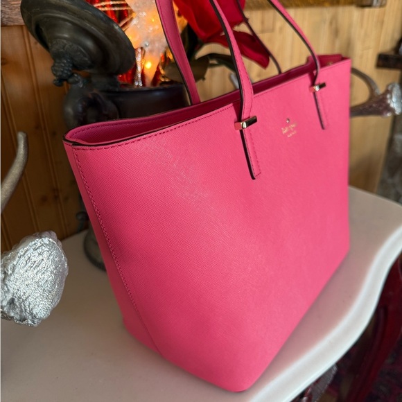 Kate Spade beautiful pink handbag. Brand new. - Picture 3 of 8